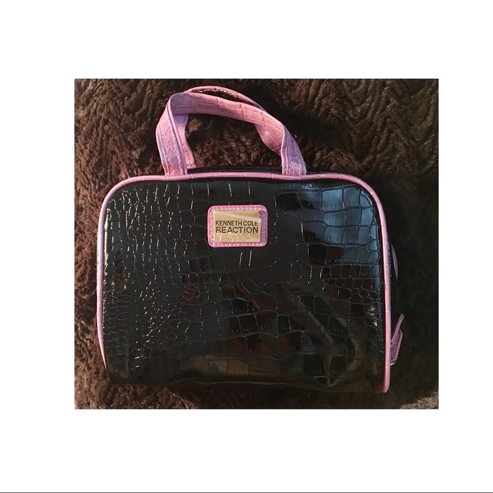 Kenneth Cole 3 piece cosmetic bag set